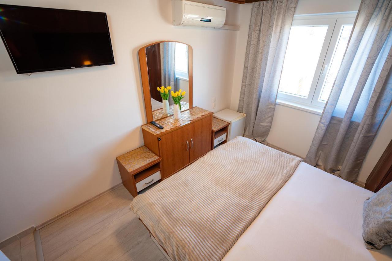 Rooms Magnolia With Pool Novalja Kültér fotó